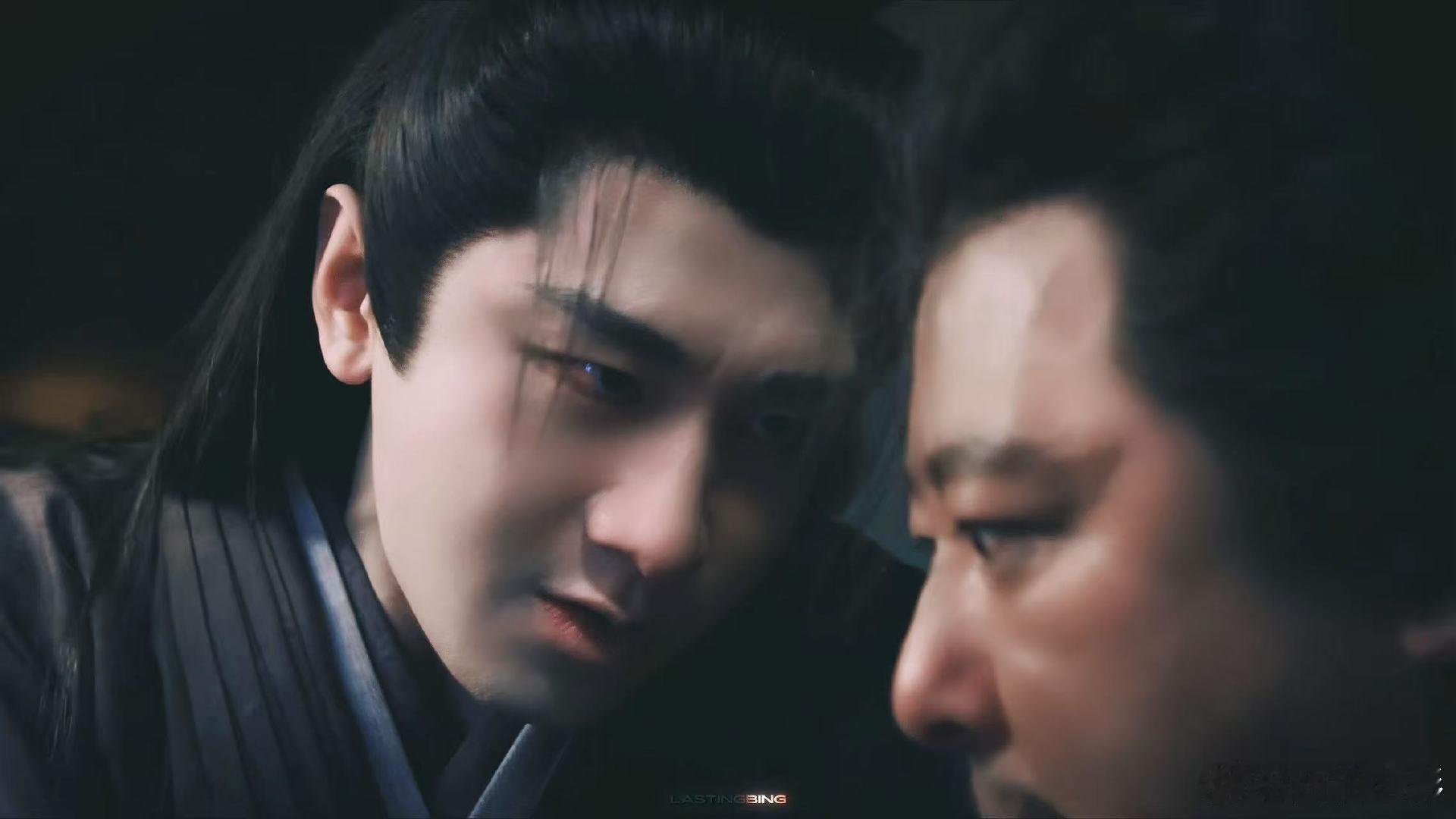 谁说成毅是邪恶银渐层的 成毅撑杆跳上马名场面！又酷又萌的反差感，邪恶银渐层的气场