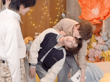 时代少年团[超话]时代少年团9月第一次全员露面七个帅哥凑在一起的团建直播，体面全