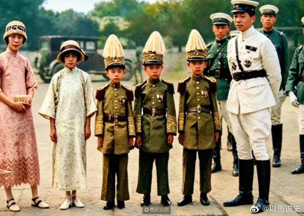 1927年，张学良带儿女视察奉军！张学良的三个儿子：长子张闾珣、次子张闾玗、三子
