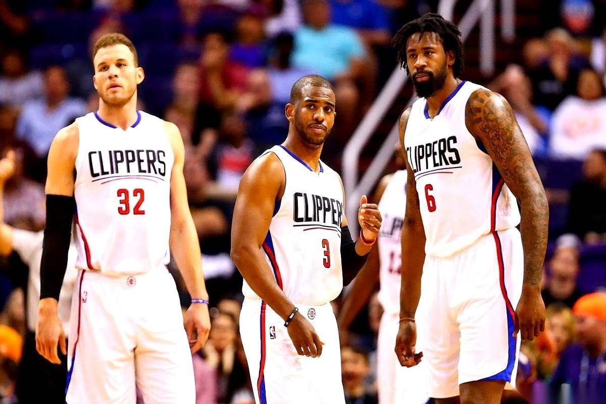 刚签完2.2亿的合同，扭头就被球队送走。
这事儿搁谁身上，谁不懵？
说的就是格里