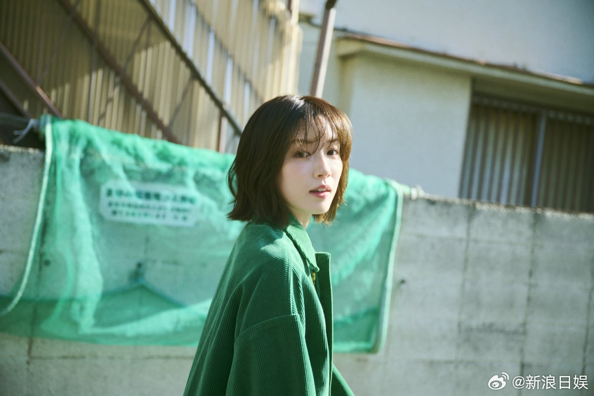 永野芽郁 将于6月21日发售写真集&风格书特别套装《MAGNOLIE》。 