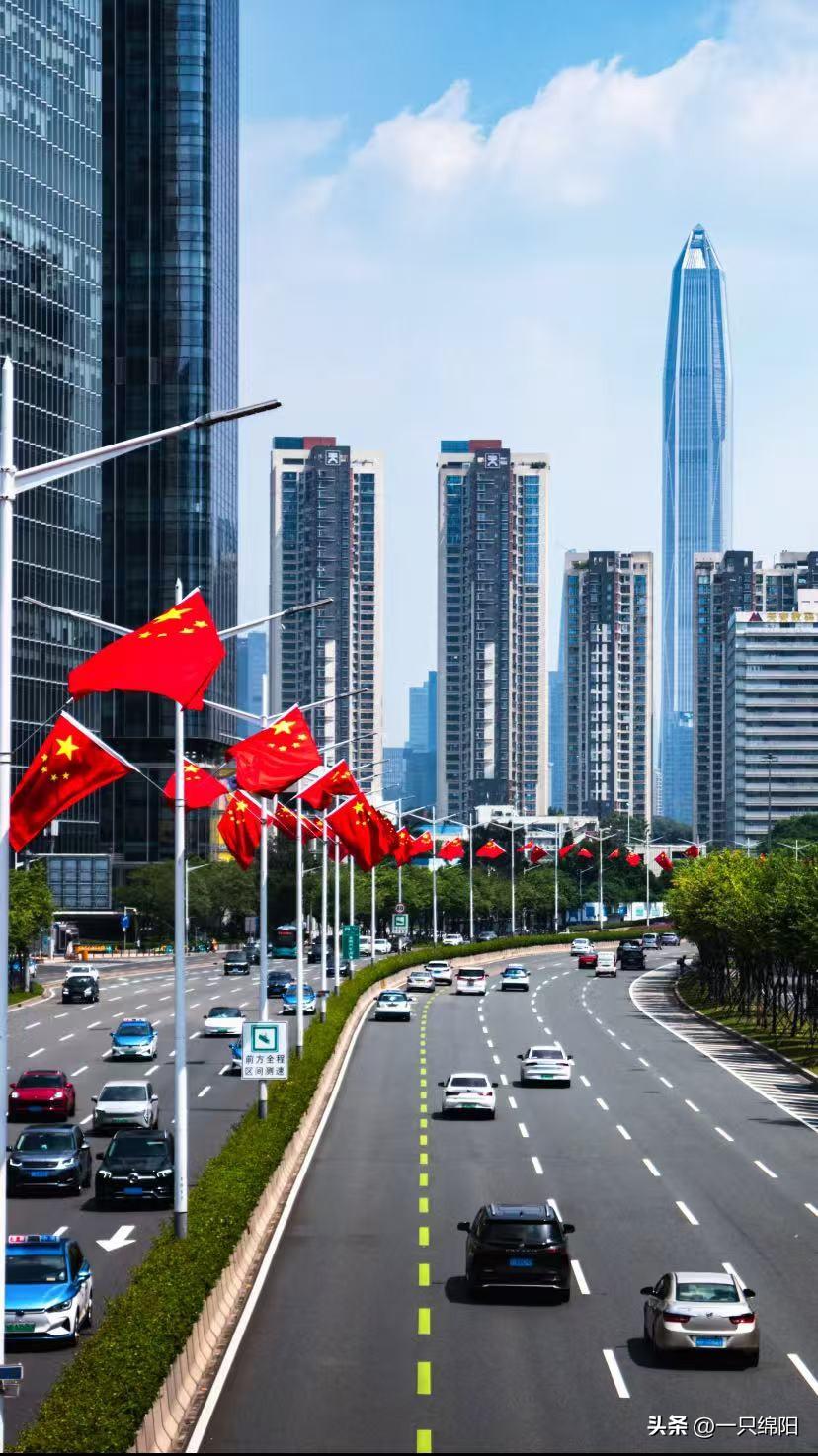 一觉醒来
旅游和不旅游的人估计都沉默了，
可以说这个国庆，是我见过最冷清的国庆。