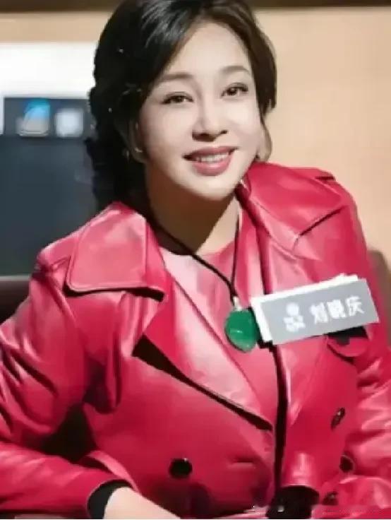 一次，主持人问刘晓庆：你最欣赏男人哪一点？刘晓庆脱口而出：男人只能看单个的，根本