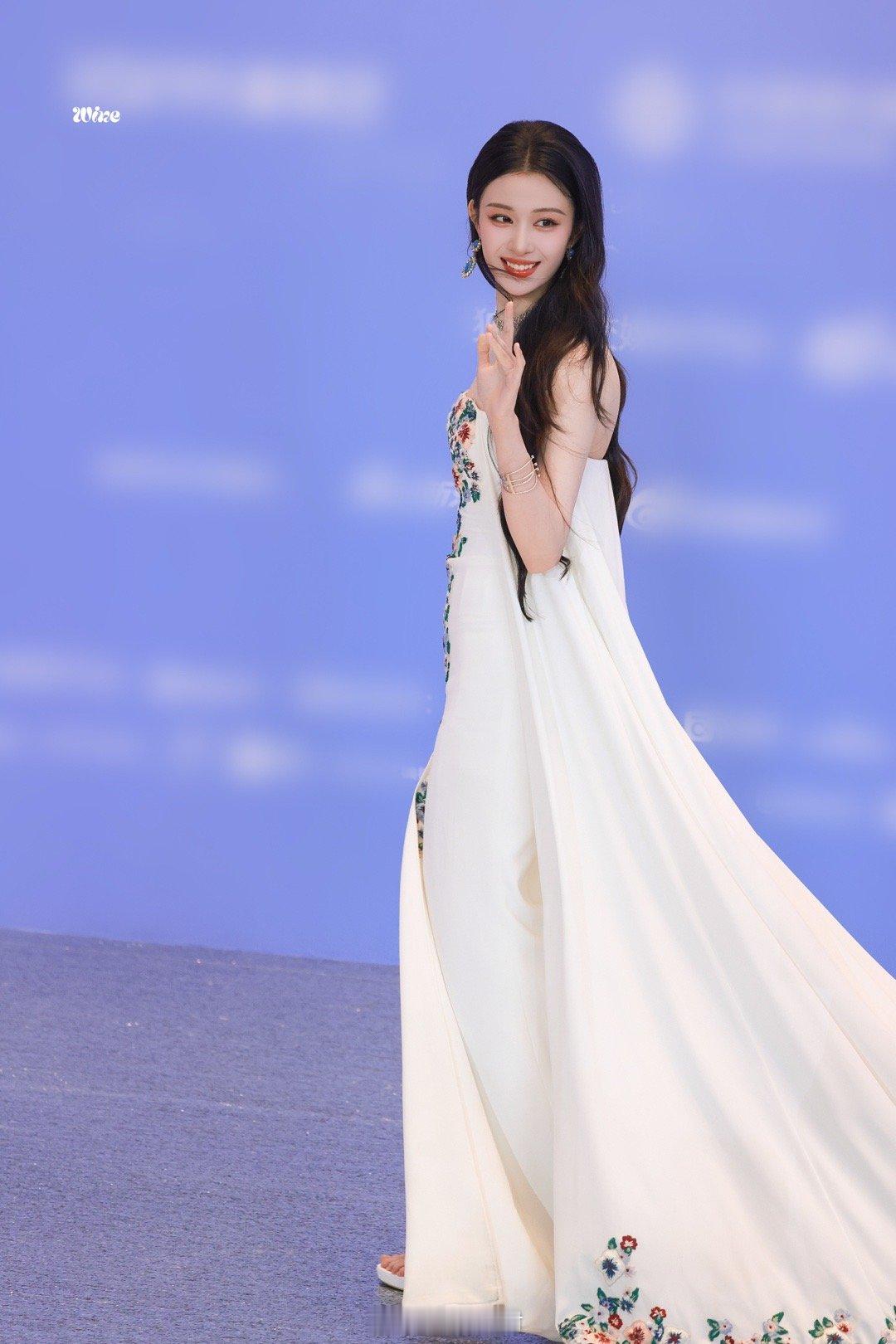 王楚然太绝太美 