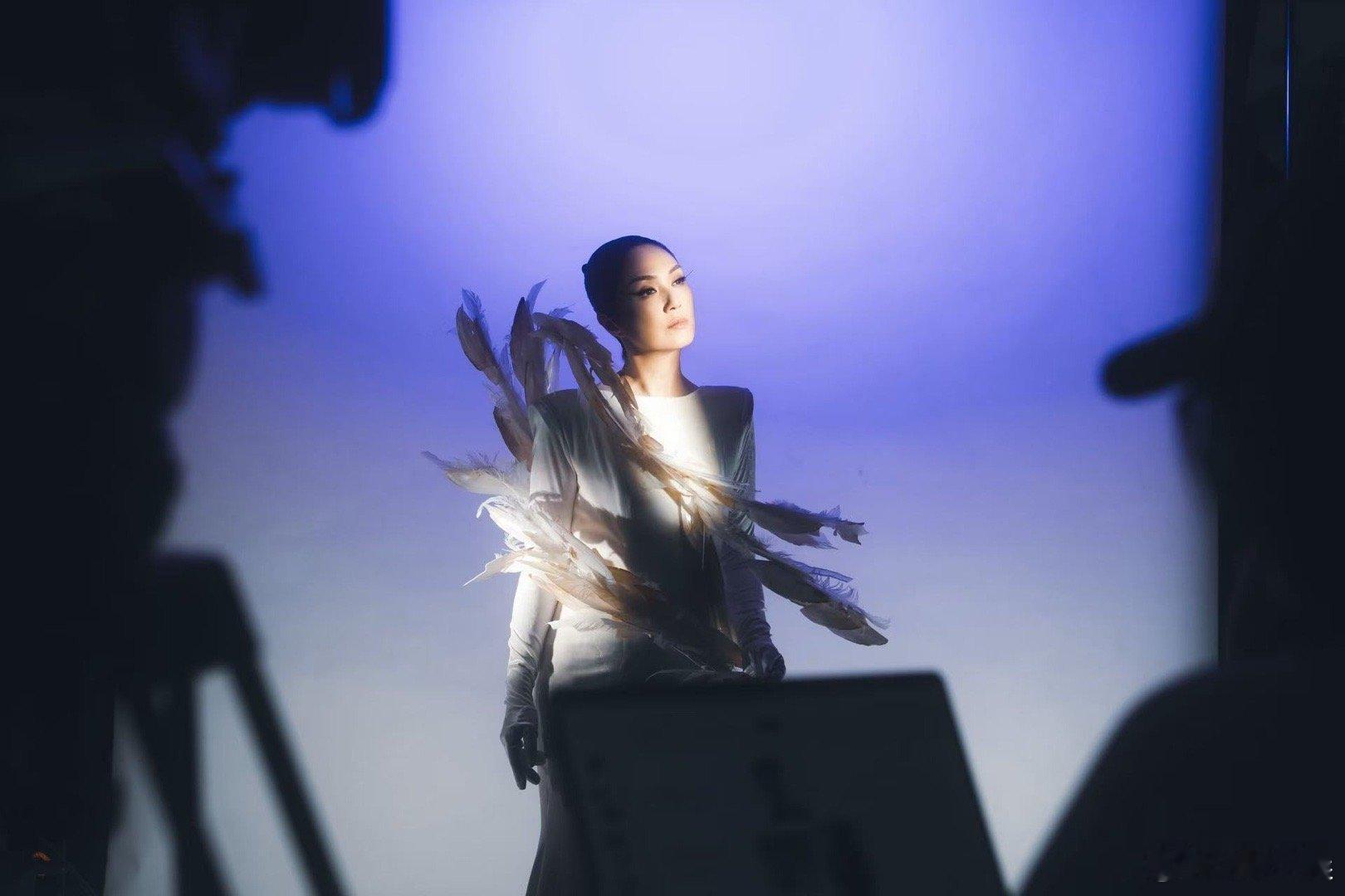 杨千嬅LiveMYLIVE2025香港演唱会官宣杨千嬅30周年演唱会要来了杨千嬅