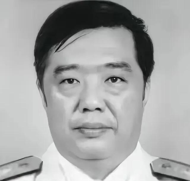 1969年，贺龙辞世，第二年，贺鹏飞被分配到了甘肃武都汽修厂当工人。

清华大学