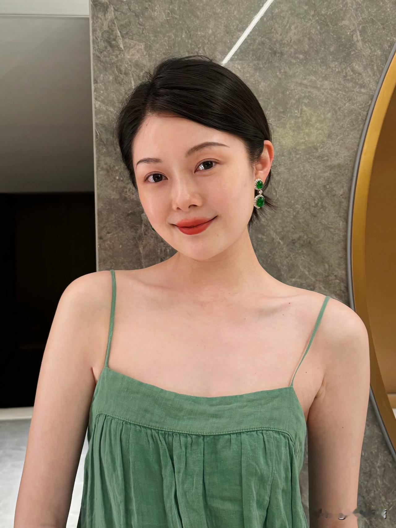 做个调查，你们不喜欢她的理由是什么？
我真的感觉她长得人畜无害的，而且是很多男士