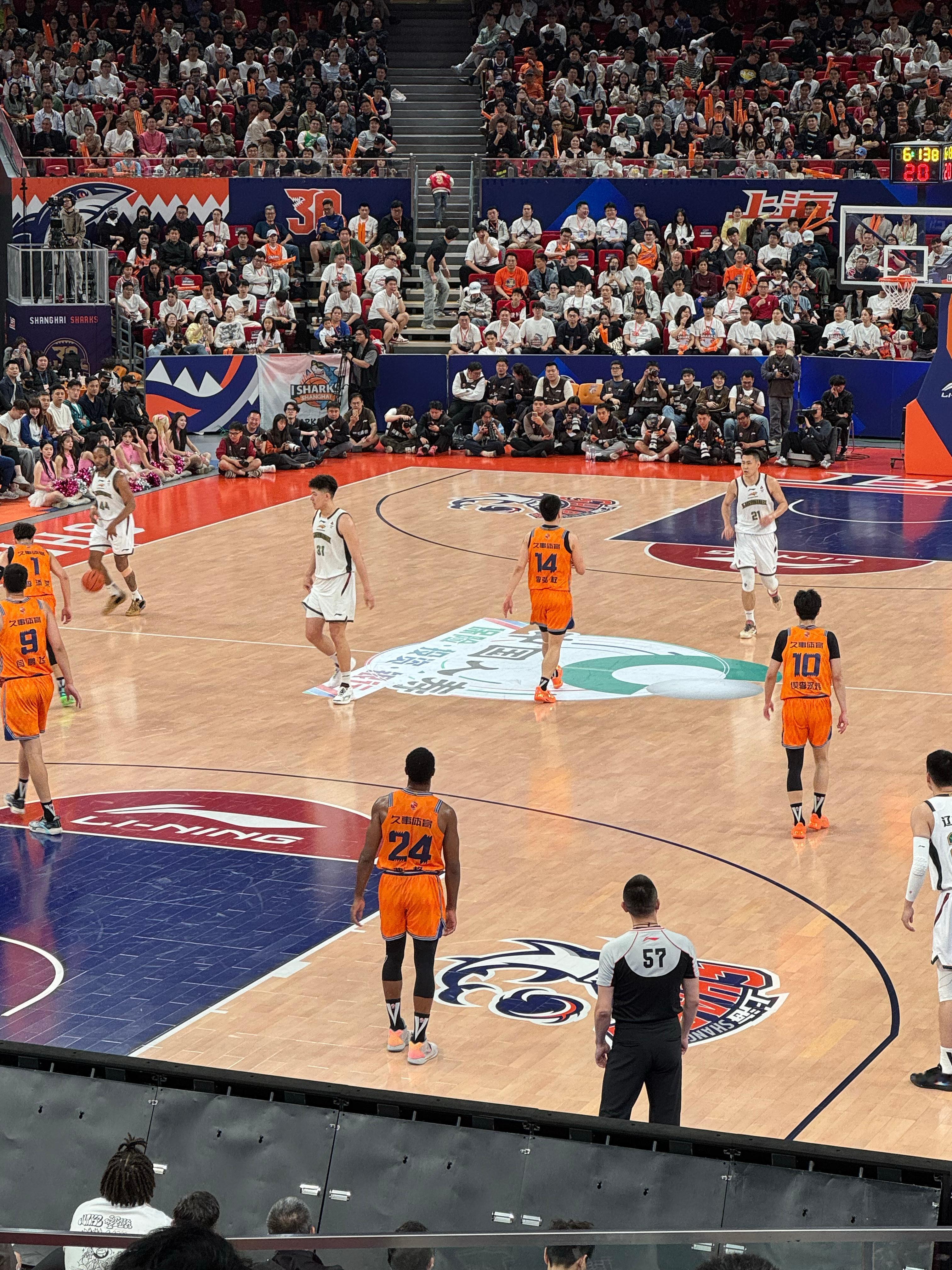 弗格已经砍下31分了上海男篮vs辽宁男篮