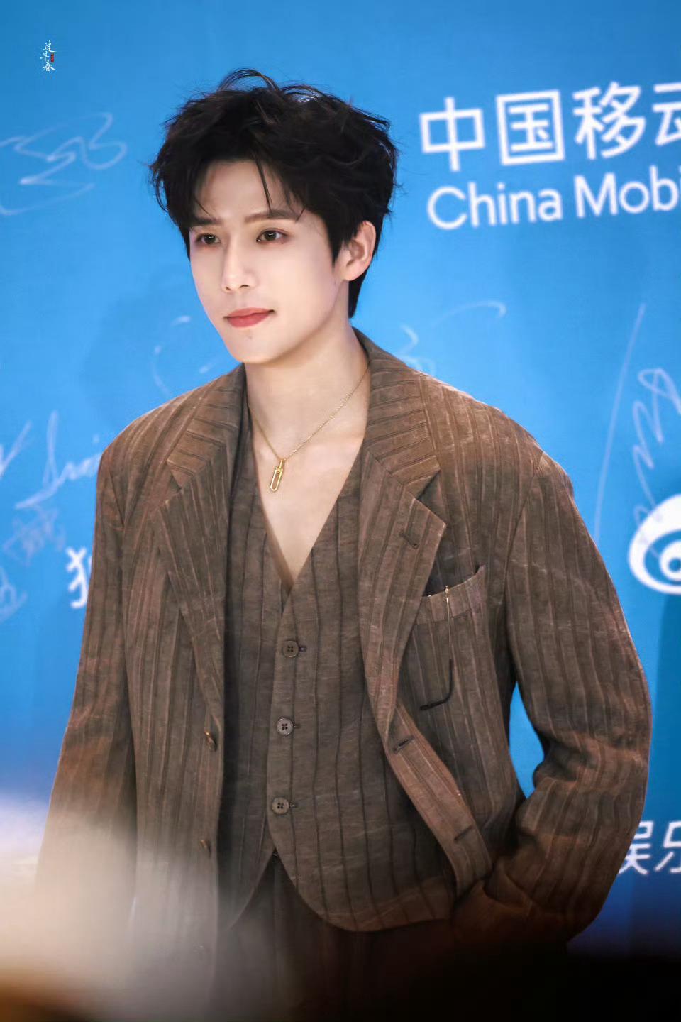 王安宇   就是生图的神，360度无死角的帅尖叫之夜红毯王安宇生图