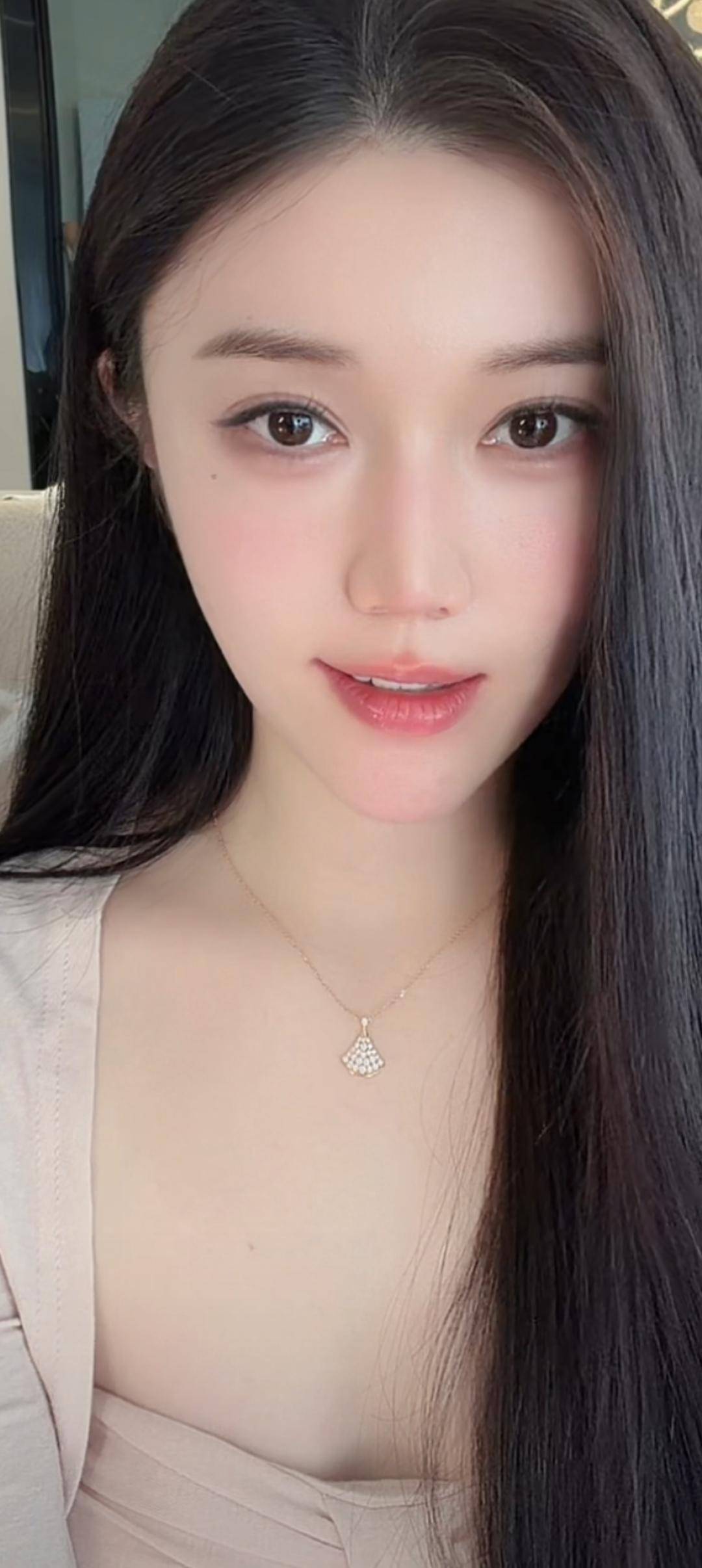 这位小姐姐真漂亮！