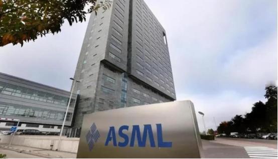 随着中国对荷兰半导体稀土的管控限制，正当大家以为荷兰会服软的时候，10月31日，