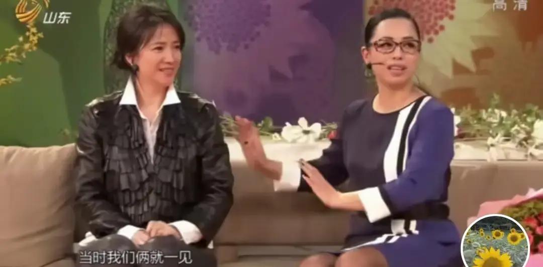 何晴走了，黄绮珊在台上唱着歌，眼泪没忍住。
 
三十年前，因为一部叫《梦断南洋》