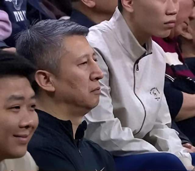 郭士强现身沪粤大战，考察球员状态，为下个月世预赛做准备！