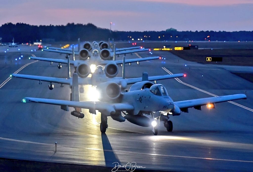 🔻ADSbex数据显示：美国空军 C-17 运输机持续向中东地区调遣。🔻美国