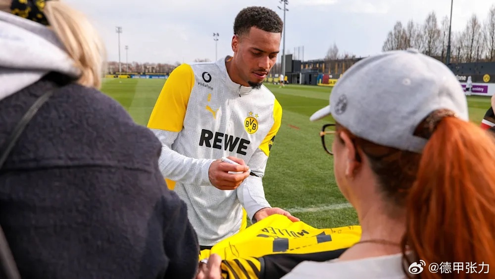 多特蒙德和小恩梅查续约到2030年，球员此前的合同是到2028年夏天到期，本赛季