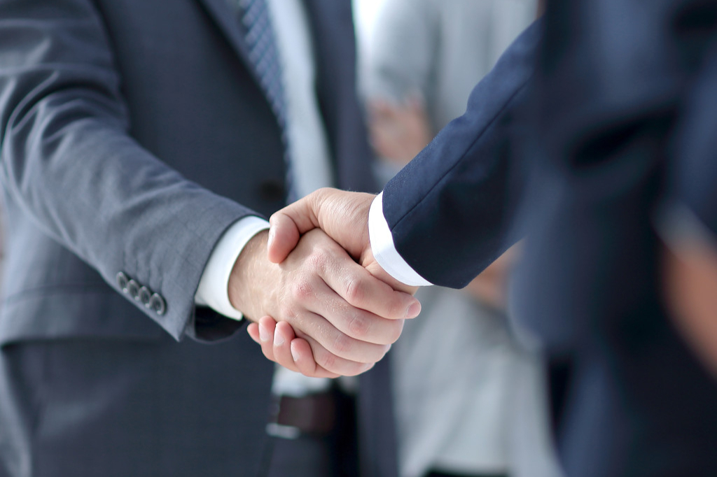 百亿长单！锂价重燃热火，002240超20万吨锂盐未来产能被锁定