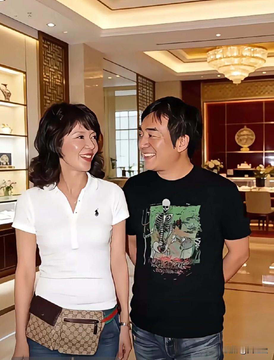 缘已尽，各自安好
郑裕玲与吕方16年情断，从倾心相助到争执分手，爱过也怨过。感情