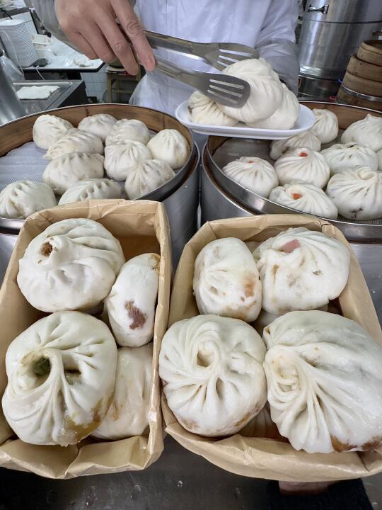 杭州透油大包子！！吃完会终生怀念的。。。