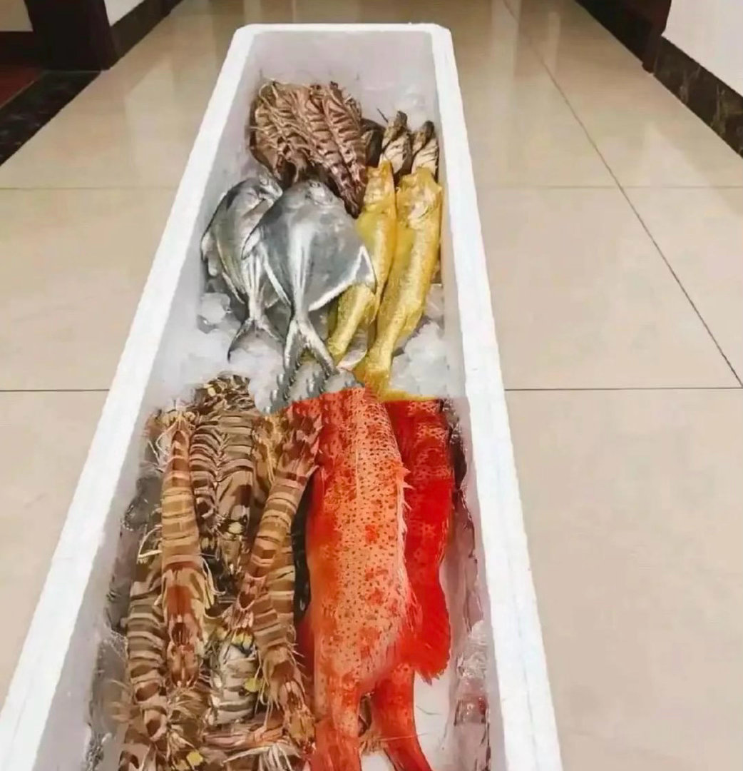 女朋友家送的海鲜，她说花了3000，不知道是不是真的啊？ 