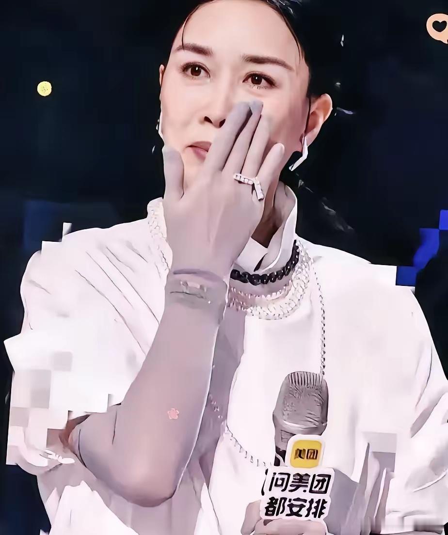 那英再次轰动娱乐圈，这次不是因为感情生活，而是因为58岁的那英，官宣了要开巡回演