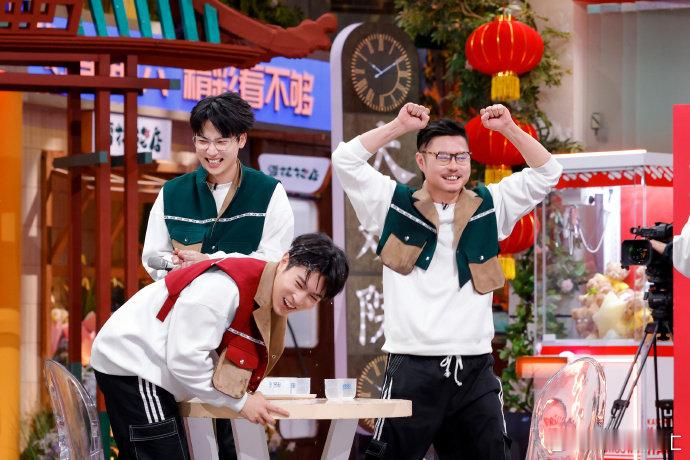 你好星期六全员找卧底 家人们， 你好星期六今儿个不整那些花里胡哨的，一门心思就盯