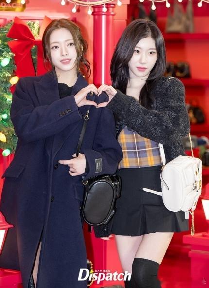 29日， ITZY[超话]  成员 申有娜[超话]  李彩领[超话]  出席了某