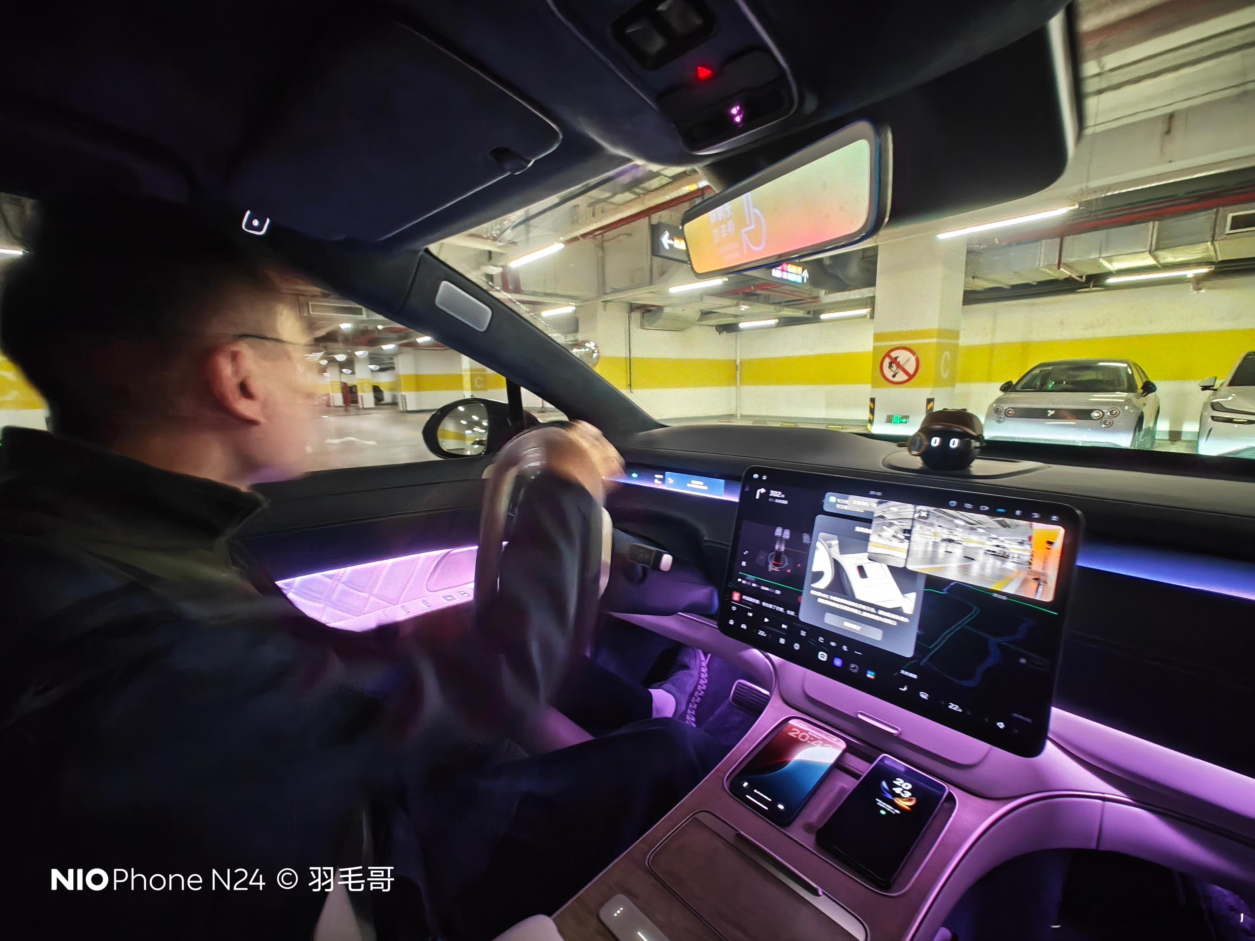 时隔好久再次乘坐的这台星云红ET9，感觉依旧出色。电动兄弟蔚来et9