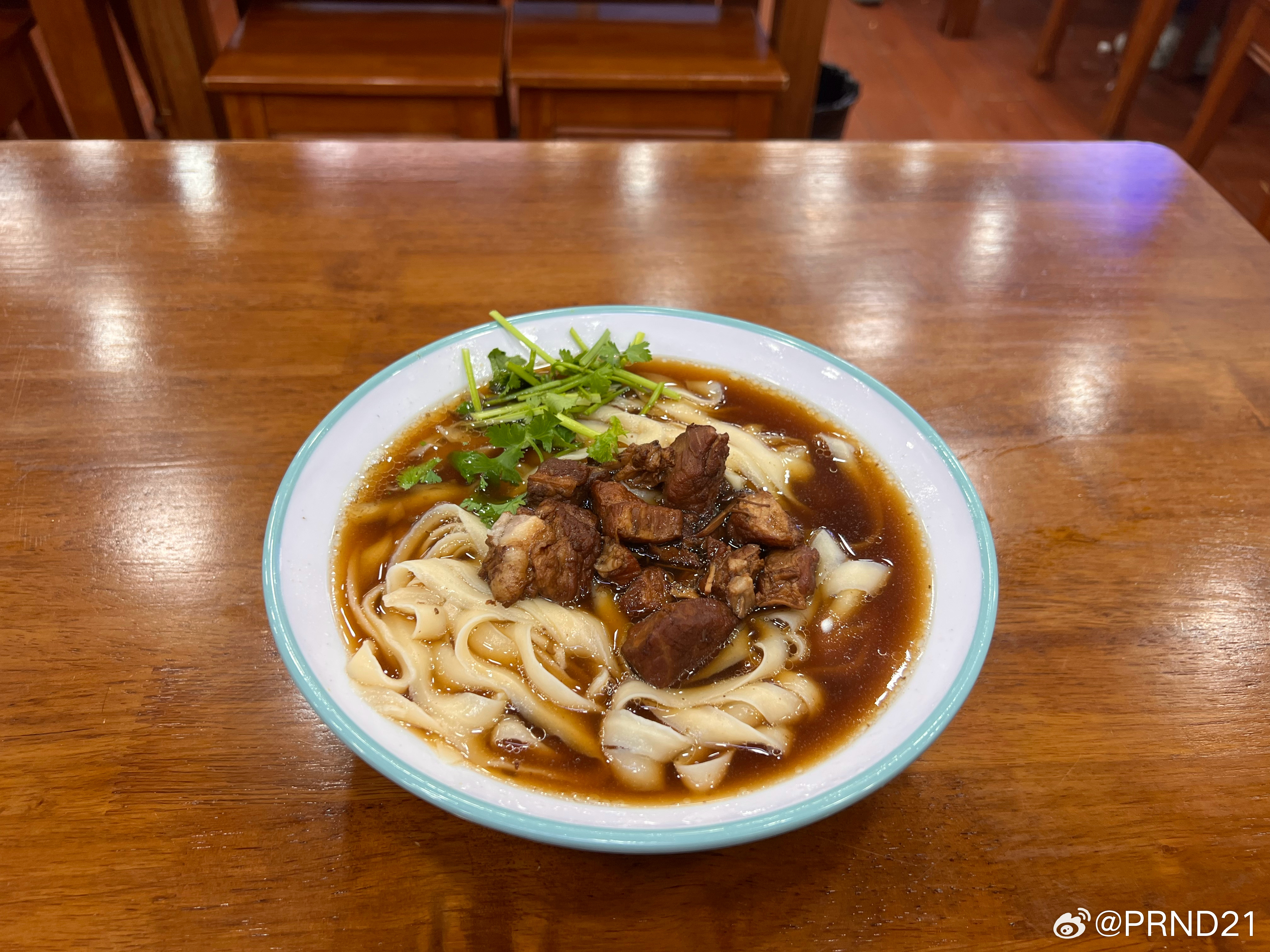 之前关门很久的刀削面店开了，虽然没了茄子面，但还是香的（减肥，免费续面仅一次）…