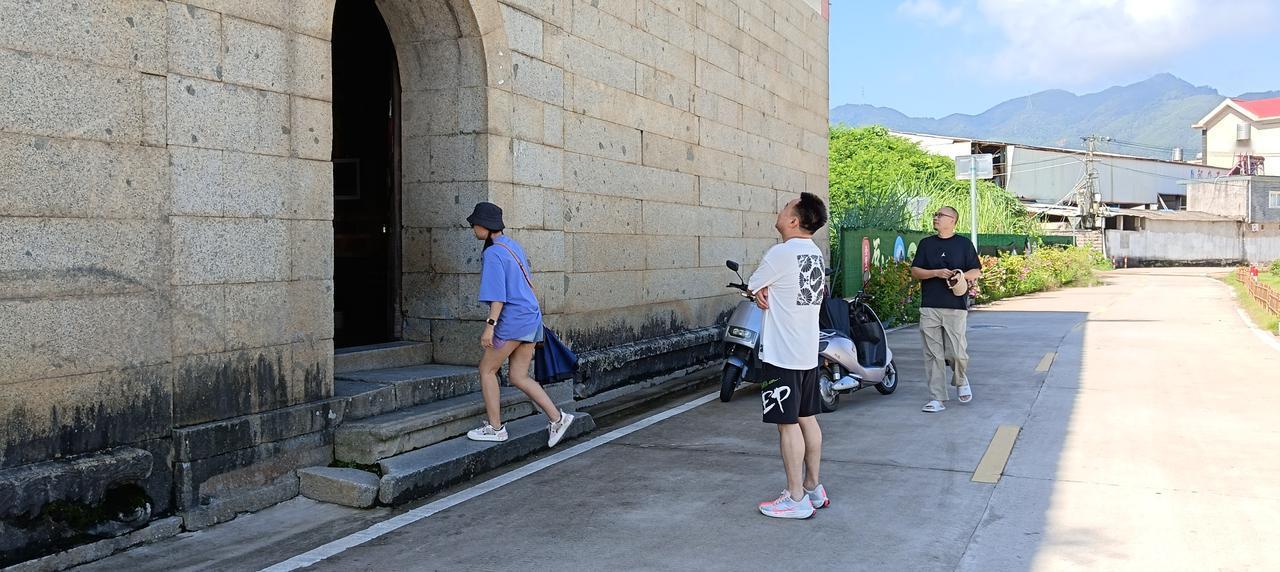 漳州市长泰区林墩——今天有许多游客到林溪村大路口《奎壁齐辉楼》（又名大路口楼）游