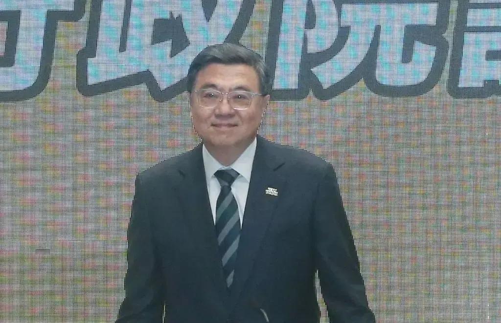 今天下午，台行政机构负责人卓荣泰亲上火线，正式宣布不副署日前台立法机构通过的“财