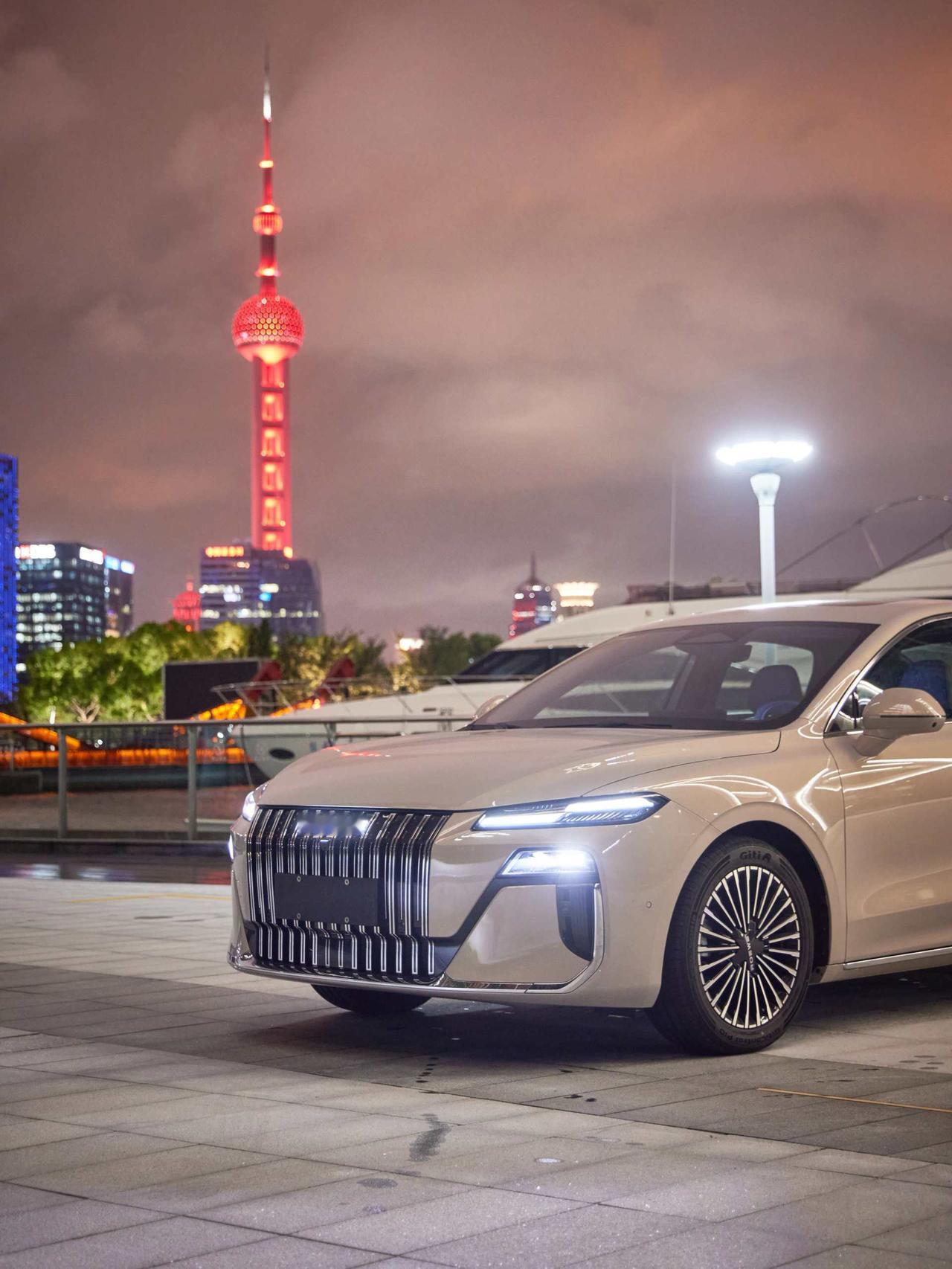 刚刷完那份年度经济报告，“顶压前行、向新向优”这八个字，我这个技术宅看了是真有感