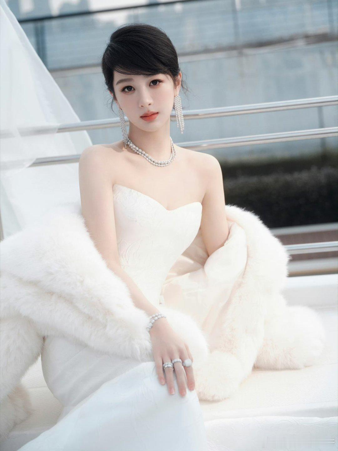 电视剧玉兰花开君再来 yz杨紫董竹君 yz杨紫玉兰花开君再来玫瑰处处是荆棘，而你