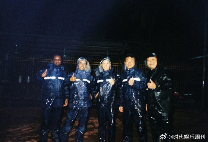 张婧仪致我那菜市场的白月光杀青照张婧仪晒《致我那菜市场的白月光》杀青照，期待早日