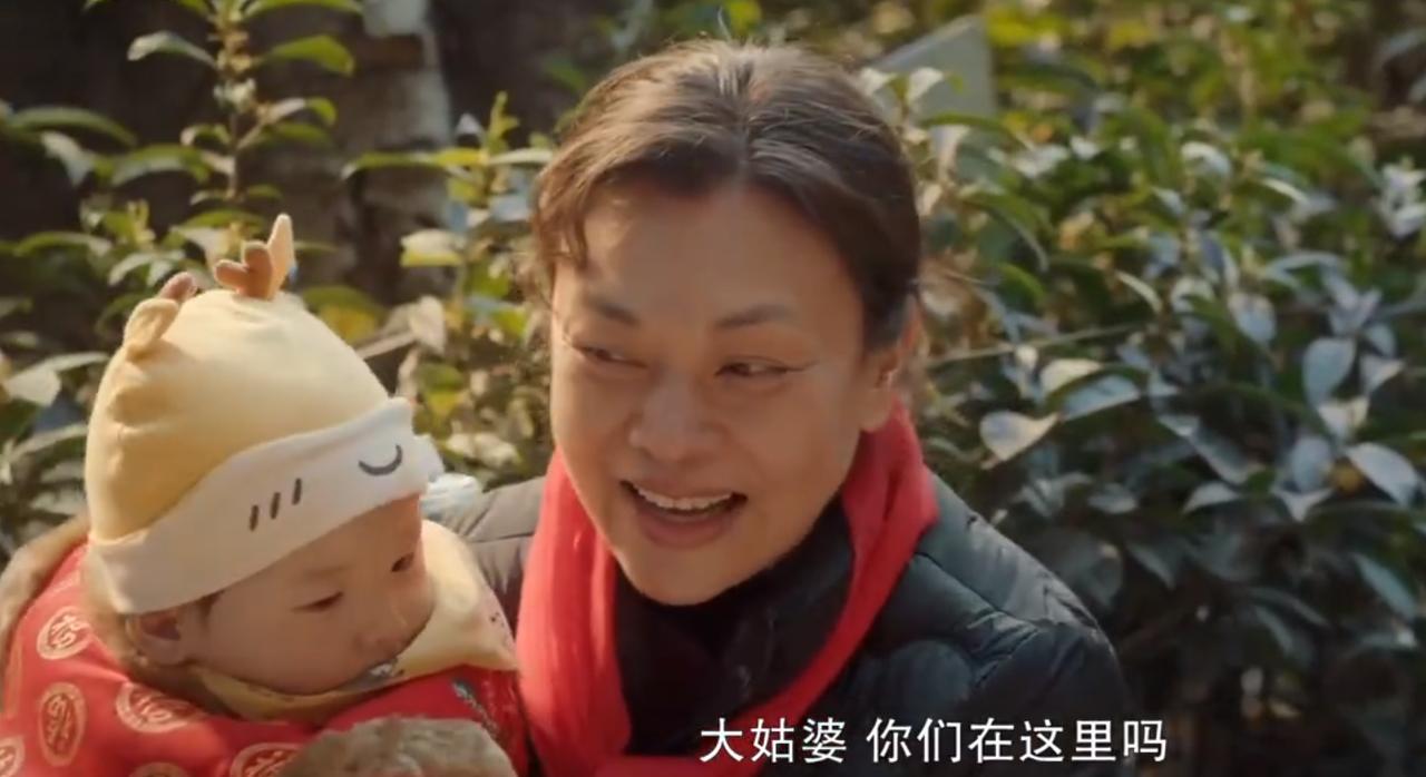 彻底被史可演破防了！
《龙城》里一直眼睛挪不开的两个角色，一个是刘琳演的三婶，一