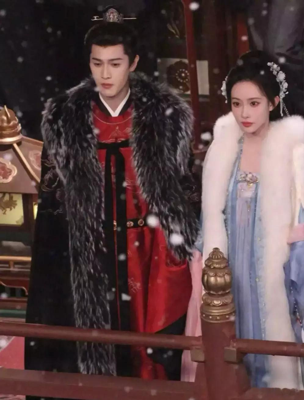 分享娱乐孟子义明艳灵动李昀锐俊朗挺拔 二人穿古装同框甜度超标 