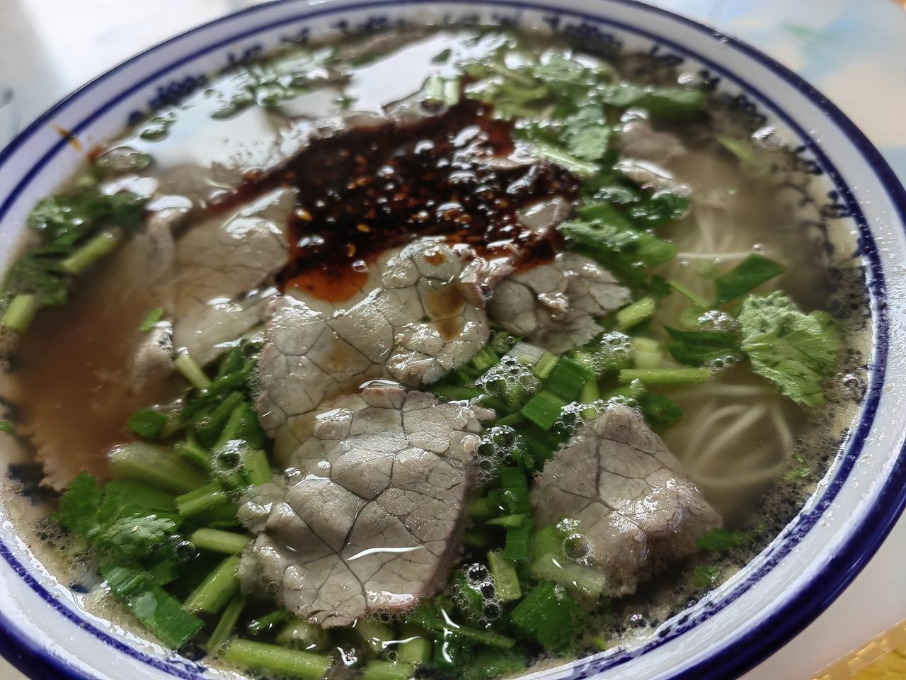 雨夜回常州，与友茶室聊天，茅台相伴，水果鸡翅瓜子下酒。也许喝多了（半斤有），洗完
