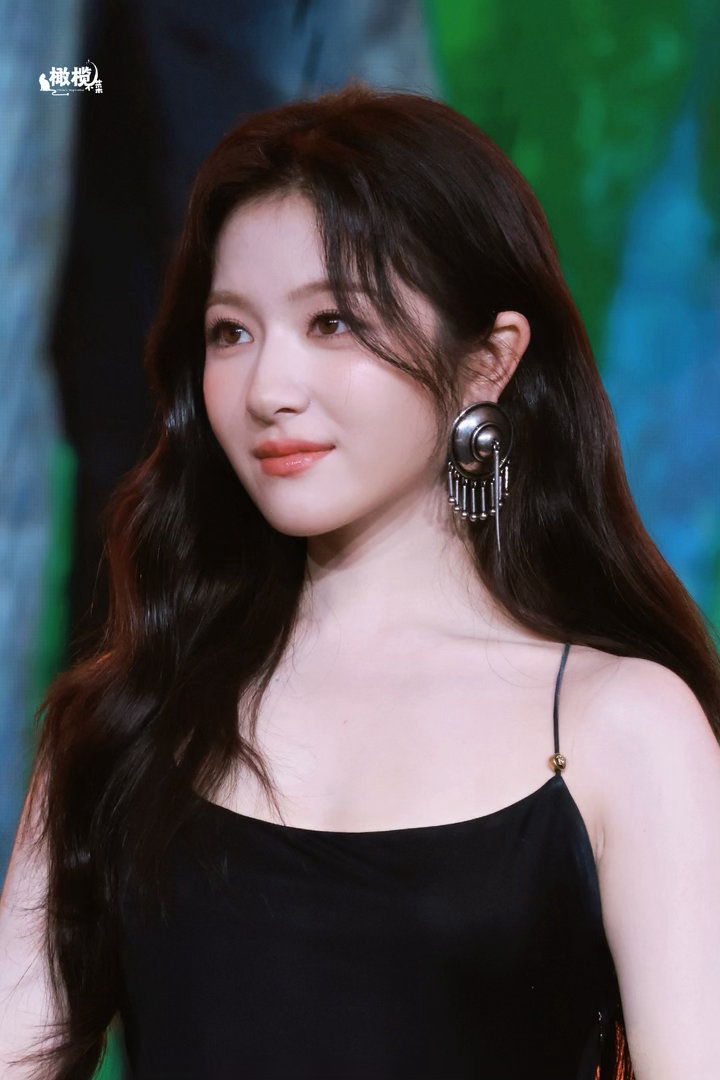 我承认对李兰迪太大声了谁说李兰迪胖啊 点开图之前：能有多好看？点开之后：姐姐掐死