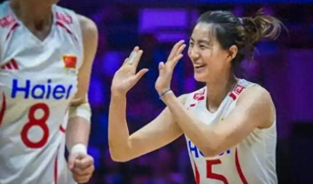 中国女排3比0横扫中国台北，球迷怒骂三无球员该退货了！