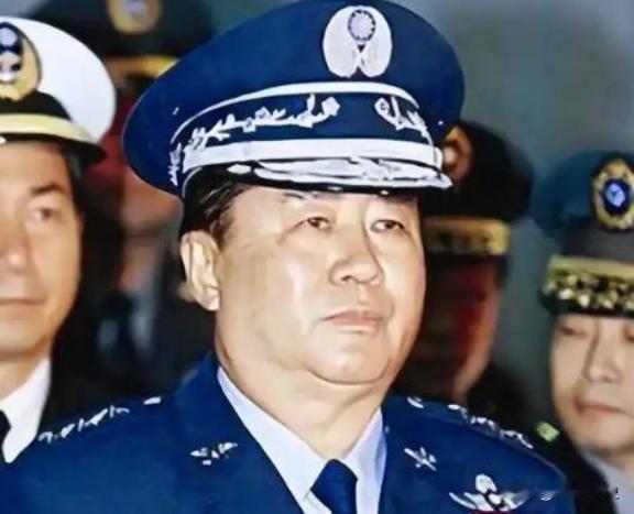 台湾首任军事大学校长，退役上将夏瀛洲说：当年佩洛西窜台，解放军趁势突破了海峡中线