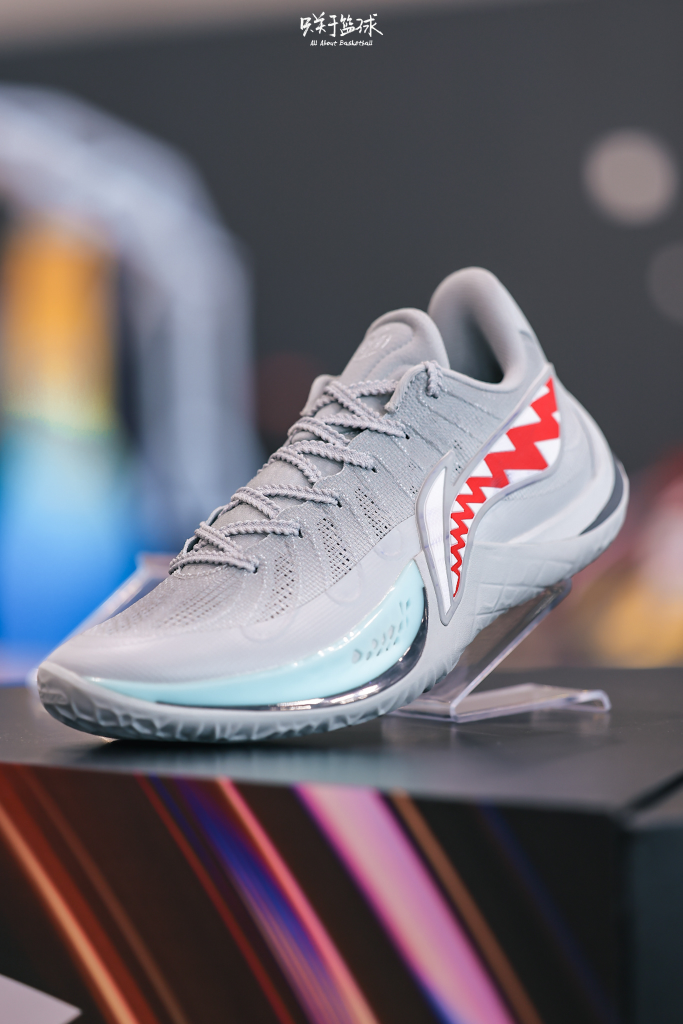 徐杰和庞峥麟像两个认真听课的学生。音速14了，先来选选配色！ 