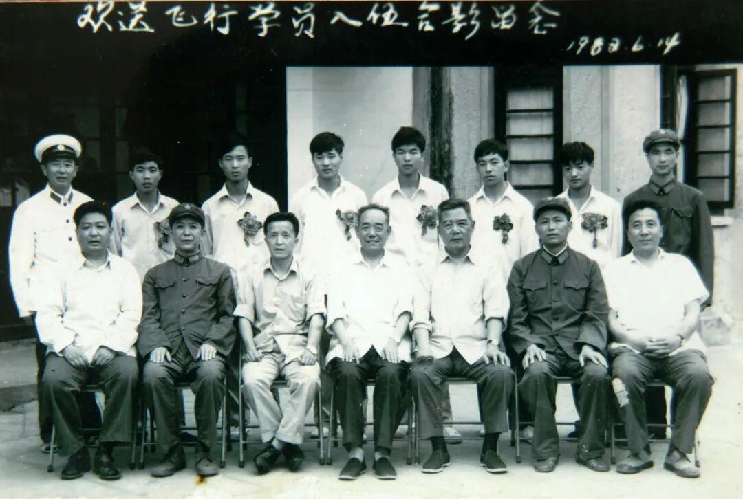 一张1982年的照片上，你能找出费俊龙吗！

作为昆山人，说到费俊龙，真是我们家