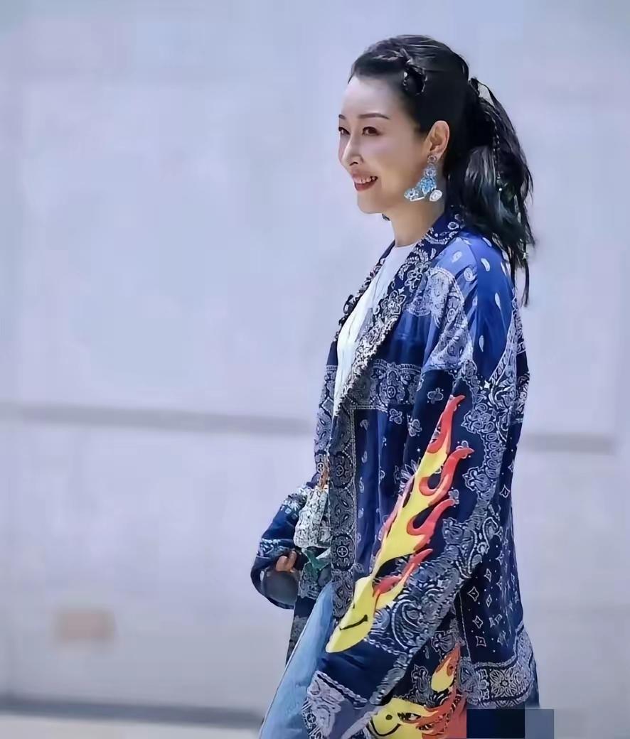 你可敢信孙悦已经50多岁了？这状态说实话，比我一个二三十岁的小姑娘看起来都精神，