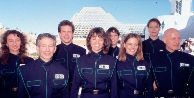 1991年， 美国 特意做了一个轰动全球的实验，把4男4女关在一起两年，再次打开