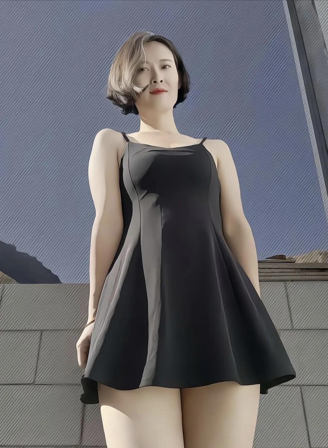 乐府体•闺蜜赞
文/无冕诗人

1
闺蜜如春花，笑靥映朝霞。 
真心同患难，相伴
