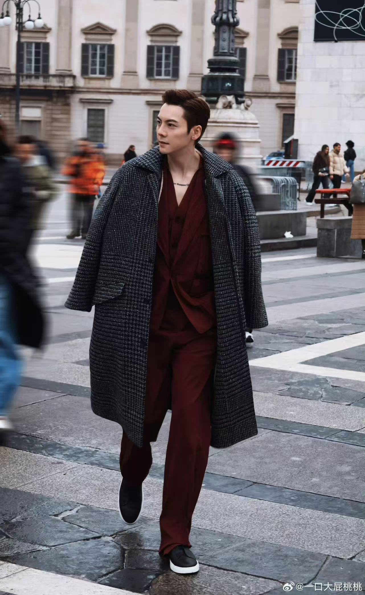 陈伟霆米兰街拍陈伟霆时装周造型陈伟霆米兰街拍，时装周造型，行行 