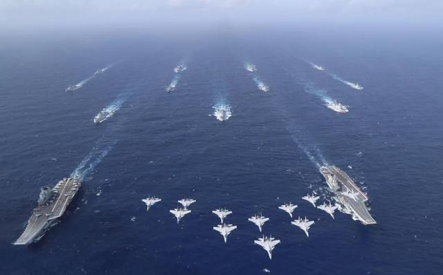 有网友表示，其实这是美国在给中国机会，中国一旦收复了台湾美国就会立马从中东撤军，