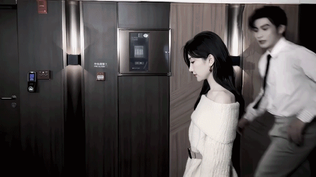 张彬彬毛晓彤牵手跑这几秒 好喜欢张彬彬，毛晓彤两个人牵手跑，两个人在眼神对视的那