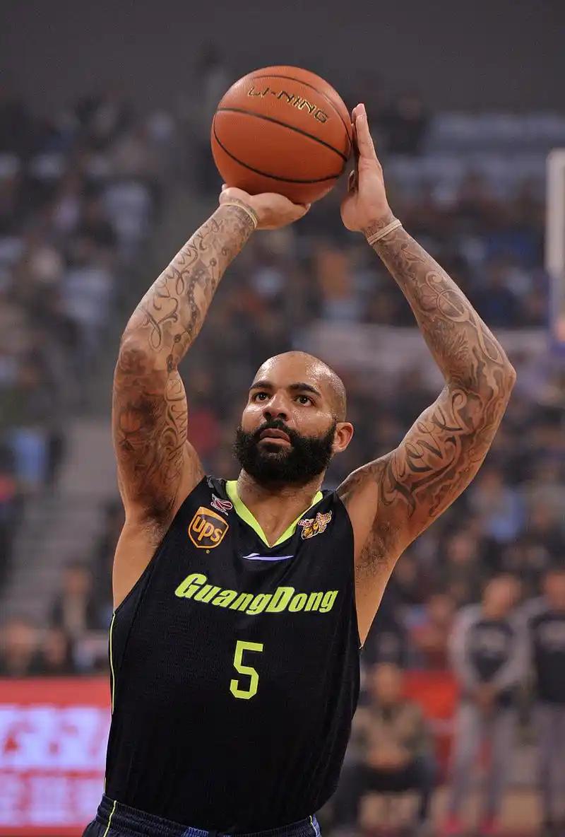 为救患病长子，NBA球星布泽尔冒险做基因优选，双胞胎竟成“基因战士”，却在NCA