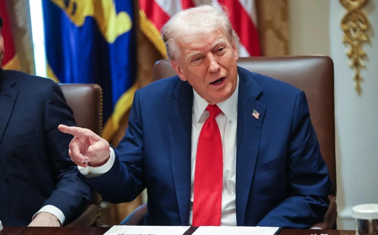 美国内政部长吹捧说，委内瑞拉要给特朗普立雕像。特朗普一听立马来劲，连连称这是“莫