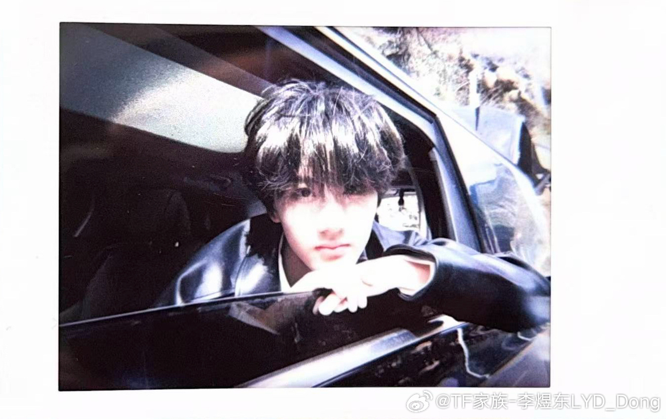 李煜东  拍立得最严厉的父亲…此男就这样顶着一张萌萌的脸随随便便一拍就出神图了?